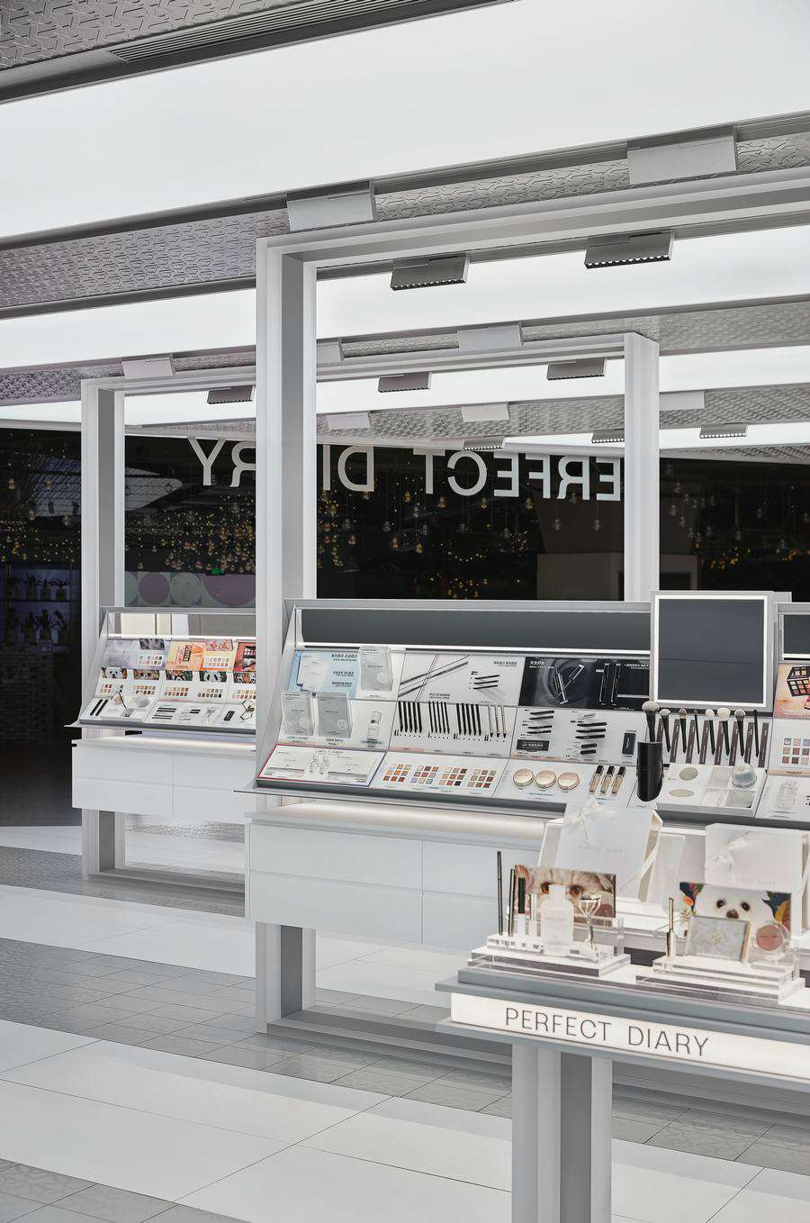 鄭州品牌化妝品店裝修設(shè)計效果圖