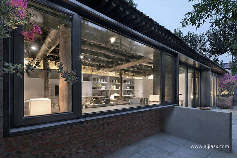 女裝店內(nèi)部結(jié)構(gòu)裝修設(shè)計(jì)