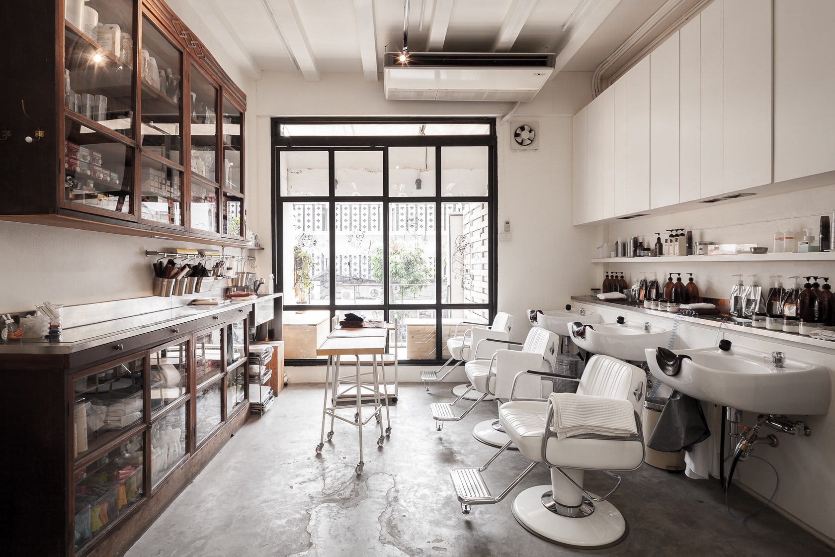 90平米理發(fā)店裝修設(shè)計效果圖