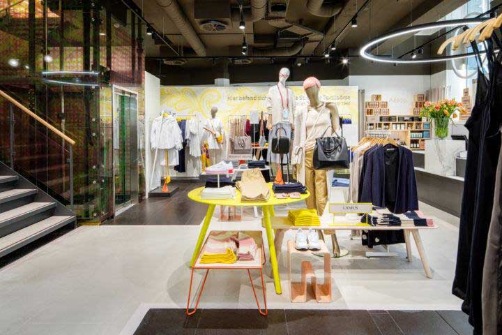 240平米品牌服裝店裝修設(shè)計效果圖