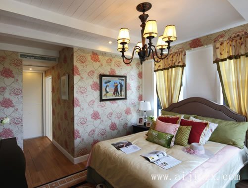 溫馨宜人的現(xiàn)代風格復式臥室裝修效果圖