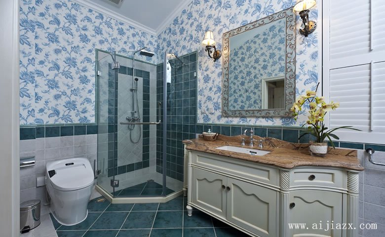 簡單舒適的地中海風(fēng)格家裝衛(wèi)生間裝修效果圖